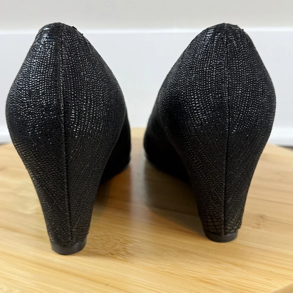 Stuart Weitzman Bucalina Textured Black Buckle Wedge Shoes Women's 8 M Very Nice